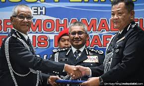 Omar yang bersara pada 11 september 2006. Malaysiakini Hamid Bador Kisah Anak Mata Mata Jadi Igp