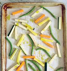 When it is time for your baby to start solid foods, the amount of fruits and vegetables available may seem overwhelming. How To Roast Vegetables For Babies For Baby Led Weaning