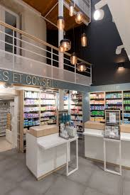 Comptoirs Agencement Pharmacie De La Madeleine 21 Agencement Pharmacie Pharmacie Design Pharmacie