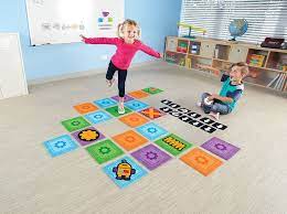 Gracias a estos juegos para niños, los más pequeños de la casa podrán disfrutar de un rato divertido y aprender muchas cosas nuevas. Ensenar Programacion A Un Nino Sin Pc Ni Robots Juegos De Mesa Kits Para Imprimir Libros Y Recursos Gratuitos