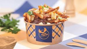 Une Poutine A Paris Poutine Emince De Volaille Mijote De Boeuf