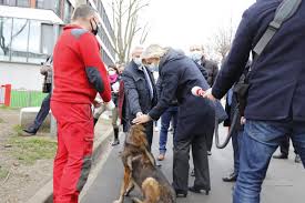 Et sur son ambition pour soutenir les familles de sa région. Valerie Pecresse On Twitter Les Chiens Savent Ils Renifler Le Covid Vite Pas Cher C Est La Conviction Des Veterinaires De Env Alfort Des Pompiers Iledefrance La Region Finance Une Experience De Tests