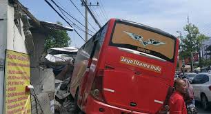 See more of kalitidu pjp on facebook. Kecelakaan Bus Jaya Utama Di Bojonegoro Lukai Tiga Orang