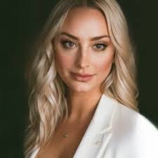 Nancy Cleveland's Instagram, Twitter & Facebook