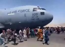 İspanya'da hükümet, afganistan'da bulunan vatandaşlarını, diplomatlarını ve büyükelçiliğine bağlı görev yapan afgan çalışanlarını tahliye etmek için dubai'ye iki uçak gönderdi. Xmnuc27eadetom