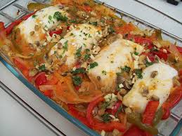 Preparar una pescadilla al horno es de lo más sencillo si seguís esta receta. Lomos De Merluza Al Horno Con Cama De Verduras