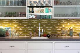 Take A Look At This Mid Century Home Decor That Features A Mid Century Lighting Desi Modern Kitchen Backsplash Mid Century Modern Kitchen Modern Kitchen Design