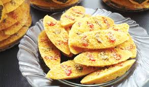 Muruku merupakan makanan tradisional kaum india di malaysia yang resepinya berasal dari negara india selatan terutamanya dari tamil nadu.muruku telah mengambil tempat dalam hati semua masyarakat berbilang kaum di malaysia. Teringat Ibu Gigih Cuba Resipi Terbaik