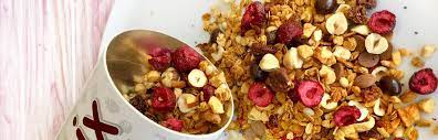 A mixture of usually untoasted rolled oats and dried fruit, often used as a breakfast cereal. Chto Takoe Myusli I Granola