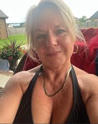 𝗛𝗲𝗹𝗹𝗼, 𝗜 𝗮𝗺 Divorced. 𝗡𝗲𝘄 𝗵𝗲𝗿𝗲. 𝗟𝗼𝗼𝗸𝗶𝗻𝗴 𝗳𝗼𝗿 𝗮  𝘀𝗲𝗿𝗶𝗼𝘂𝘀 𝗿𝗲𝗹𝗮𝘁𝗶𝗼𝗻𝘀𝗵𝗶𝗽. 𝗚𝗶𝘃𝗲 𝗺𝗲 𝗮 𝗵𝗲𝗹𝗹𝗼.  𝗧𝗵𝗮𝗻𝗸 𝘆𝗼𝘂. 💕 Whatsapp Chat.......💌.