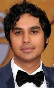 While #KareenaKapoor and #SaifAliKhan meet Kunal Nayyar in London, their  son #Taimur tried his hand at his dad's coffee