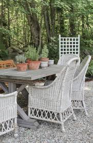 Outdoor Dining Space With White Wicker Chairs And Outdoor Plants Dining Farmhouse Outdoo Outdoor Dining Spaces Outdoor Patio Space Rustic Outdoor Furniture