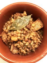 Oggi vi daremo la ricetta del liquore di alloro e parleremo delle proprietà dell'arbusto da cui questo digestivo si estrae, ossia la pianta di alloro (laurus nobilis), un albero sempreverde della famiglia. Zuppa Di Farro E Roveja Aromatizzata Al Timo E Alloro Cucina Consapevole