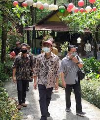 Setiap sudut di malang memiliki keunikan tersendiri dan mungkin tidak akan anda temukan di kota besar lainnya. Suara Kumandang