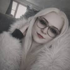 Is there any place around here that does grants or any kind of assistance  for a startup of a small business? I have a business idea I think would be  great, and