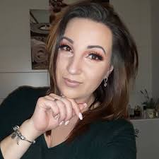 Linda Depace's Instagram, Twitter & Facebook