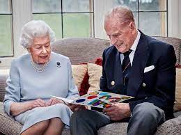 A rainha britânica elizabeth e o príncipe philip comemoraram ontem (19) seu 73º aniversário de casamento, uma ocasião que não puderam compartilhar com a família durante o atual lockdown imposto pela pandemia do coronavírus na inglaterra. Rainha Elizabeth Ii Deve Decretar Luto De 8 Dias Apos Morte De Principe Philip Band