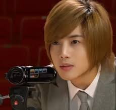 Tan bello Kim hyun joong