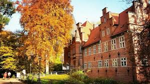 Wir haben 21 immobilien zum kauf in haus bergedorf ab 350.000 € für dich gefunden. Bergedorf Ein Schloss Viele Fachwerkhauser Cafes Haus Anna Elbe