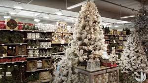 Trouvez une décoration de noël à fabriquer avec les enfants comme l'arbre, les mini pommes de pin, les tableaux en assiette, les lanternes ou les boules à. Collection Noel 2020 Magasin Ivry Sur Seine Truffaut Youtube