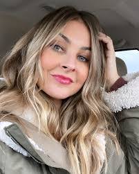 Kami Marsh's Instagram, Twitter & Facebook