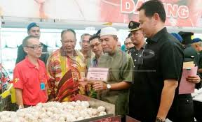 Berdasarkan skim di atas, harga maksimum pengeluar, borong dan runcit yang ditentukan adalah bersesuaian dengan kos semasa dan trend harga semasa. Jangan Risau Bahan Mentah Cukup