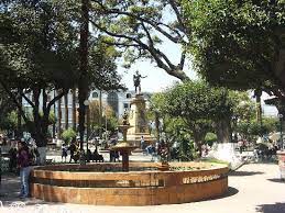 La plaza 25 de mayo, conocida también como plaza mayor y plaza de armas, es la plaza principal., es una plaza ubicada en sucre, bolivia. Plaza 25 De Mayo Sucre Aktuelle 2021 Lohnt Es Sich Mit Fotos Tripadvisor