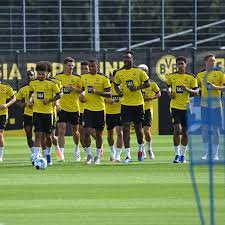 Bvb avoided being relegated in 1986 by winning a third decisive playoff game against fortuna köln after finishing the regular season in 16th place. Bvb Kader 2020 21 Mit Ruckennummer Und Vertragslaufzeit Bvb