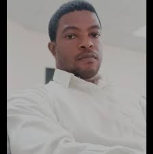 INTERESTING FACT YOU SHOULD KNOW ABOUT LEG CHAIN/ANKLET From history,  wearing of leg chain around the ankle originated from French prostitutes  who wears them to attract their male clients. An anklet is