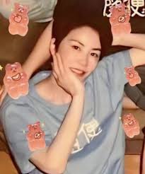 Vương Phi rạng rỡ đón năm mới bên "tình trẻ tin đồn"