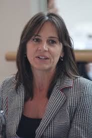 Actuelle ministre du gouvernement de françois legault, isabelle a toujours su trouver la force intérieure pour rebondir, avancer et mieux affronter les. Loisir Sport Et Plein Air Isabelle Charest En Tournee De Consultation Dans La Region