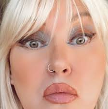 You could tell Miley was attracted to Ariana from a mile away”