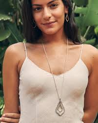 Kendra Scott Best Pendant Necklaces 2019 Ari Heart Gold Pendant Necklace in  Rose Quartz Kendra Scott