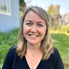 Lori Valentine's Instagram, Twitter & Facebook