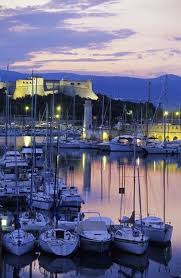 Antibes Le Port Vauban Et Le Fort Carre Partage De Beatrice Saada Antibes France Travel Places To Visit