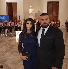 Hlásí do světa (blesk.cz, 1. Galerie Mma Bojovnik Karlos Vemola 33 Krmim Zraloky Foto 1 Ahaonline Cz