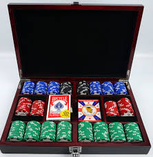 Bicycle Masters 300 8 Gram Clay Composite Poker Chip Set In A Black Lacquer Box Poker Chips Set Poker Chips Bicycle Playing Cards