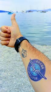 Adana demirspor #maskenitaklütfenvarmennettu tili @adskulubu. Ramazan Koysu On Twitter Ben Tatile Giderken Bile Yanima Formami Alir Mavi Renkli Tisortler Giyerim Sirkete Giderken Giydigim Gomlekler Mavi Laci Tonlarinda Olur Dovme Yaptirdim Koluma Dovme Adana Demirspor Amblemi Simdi Sen Onemli Bir