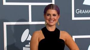 The daughter of ozzy and sharon osbourne, she is known for her appearances on the osbournes with her family. Kelly Osbourne Shares Her 85 Pound Weight Loss Journey Video Abc News