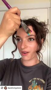 Heart Flower” Step-by-step painting by Esther Karrer Cameleon Paint: 💓  „Fierce“ ⚪️ „Pure White“ 💜 „Bollywood“ 💛 „Banana Yellow“ Cameleon  Brushes: 🖌️ „Angled One Stroke“ 🖌️“Michelle Flora“ 🖌️“Round“ Smooth  blends, seamless gradients –