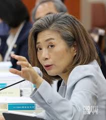 '양원영→양이원영' 개명…국회 최초 부모 성 모두 사용 / jtbc 정치부회의. ëª¨ì¹œ ê´'ëª… ë•… ë„ë§ˆì— ì˜¤ë¥¸ ì–'ì´ì›ì˜ ë¯¼ì£¼ë‹¹ ì˜ì›