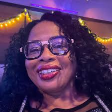 This is the good stuff right here, green mangoes with salt and pepper. 📷  Delven Adams #visitguyana #tourism #travel #southamerica #guyana #foodie