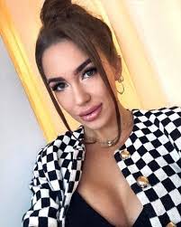 Abbie Mathews's Instagram, Twitter & Facebook