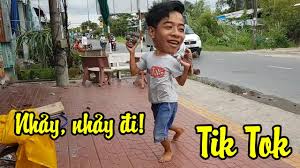 Khi sự việc còn chưa ngã ngũ thì mới đây, cộng đồng mạng tiếp tục chia sẻ đoạn clip nghệ sĩ hoài linh nhảy và quẩy cực sung. CÆ°á»i Te Gháº¿ Vá»›i Trao LÆ°u Tik Tok Nháº£y Nháº£y Ä'i Hoai Linh Cá»±c Láº§y Cá»§a Con Nit Team Youtube