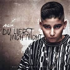 Bernardo correia ribeiro de carvalho costa, popularly known as agir, is a portuguese singer and composer. Agir Deu Du Liebst Mich Nicht Lyrics Genius Lyrics