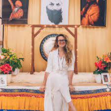 View latest posts and stories by @gurujagat guru jagat in instagram. Selbstbestimmung Durch Yoga Das Leben Auf Mallorca