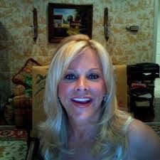 Iris Schwartz's Instagram, Twitter & Facebook