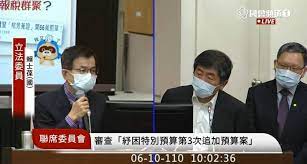 次 我看這病毒ㄧ直變，估計國外改良後的疫 苗也難進來喇，國產的賣個幾年應該是穩 穩喇，只要有個outcome說重症率下降 致死率下降，就會說疫苗好棒棒喇 側. Daravbxua3qjxm