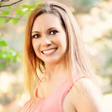 Kim Fish's Instagram, Twitter & Facebook