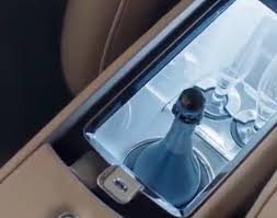 Când vorbim despre cele mai scumpe beri din lume, ar trebui să avem în vedere unele aspecte care fac diferenţa. Asta E Cea Mai Scumpa Masina Care A Fost Construita Vreodata Clientul A Cerut Ca Limuzina Sa Imite Luxul Unui Yacht Cat Costa Sport Ro